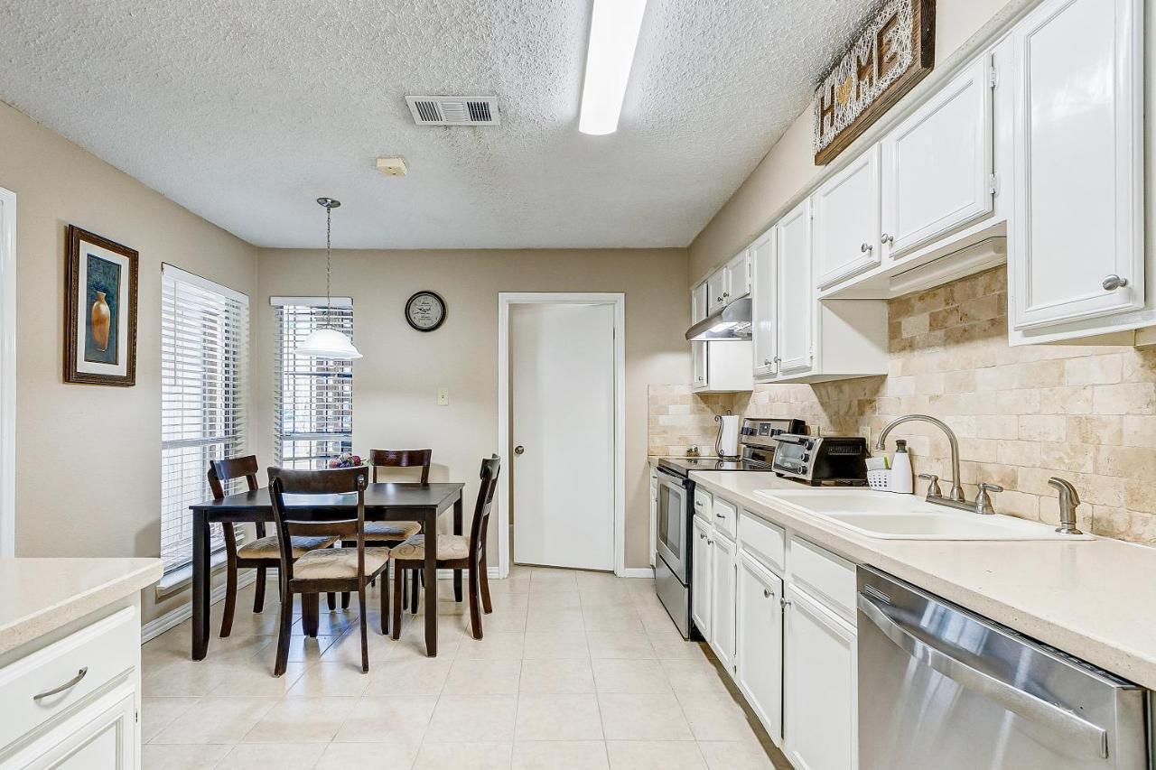 Cheerful 3-Bedroom Home With Indoor Fireplace Houston Extérieur photo