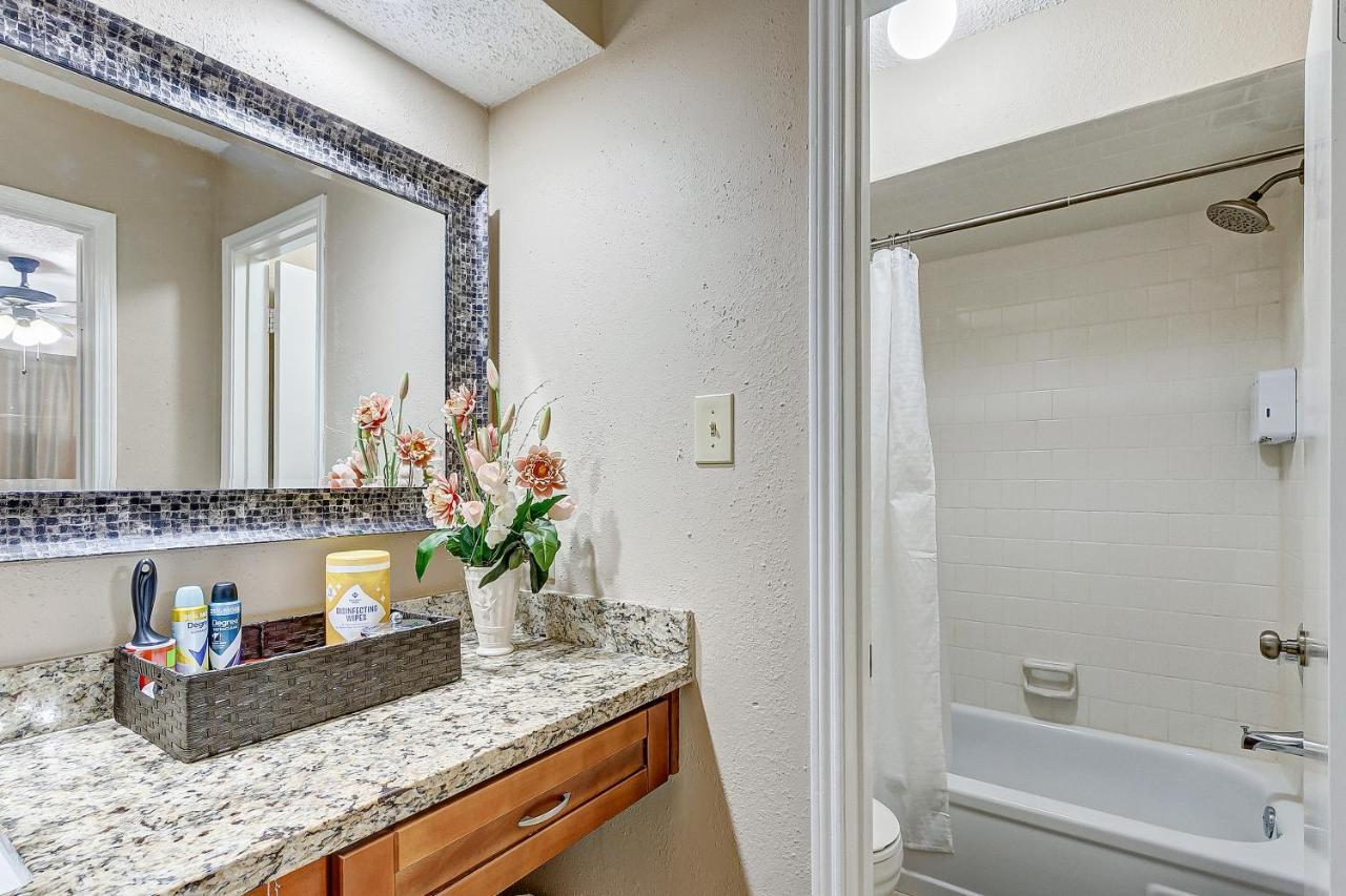 Cheerful 3-Bedroom Home With Indoor Fireplace Houston Extérieur photo