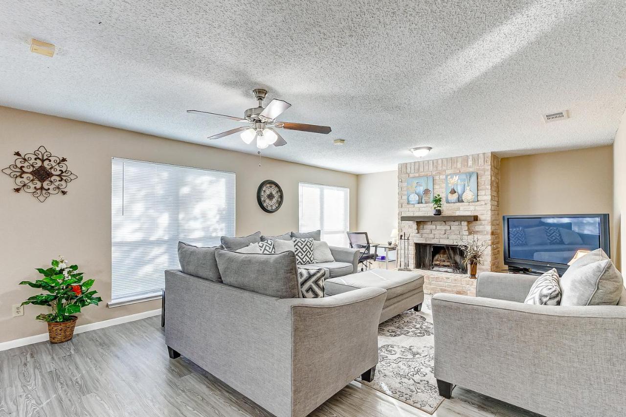 Cheerful 3-Bedroom Home With Indoor Fireplace Houston Extérieur photo
