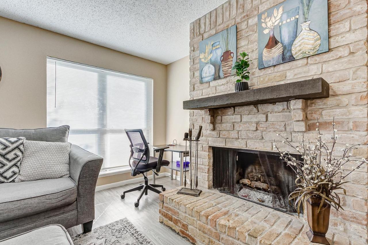 Cheerful 3-Bedroom Home With Indoor Fireplace Houston Extérieur photo